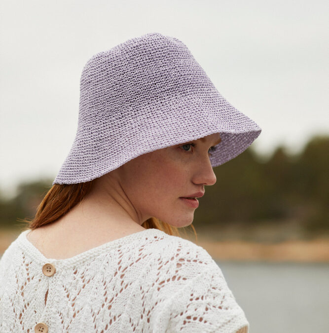 Mai måned gratis oppskrift: Lacetopp strikket i Pelini